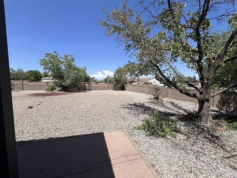 7259 Pajarito Rd NE — Photo 16
