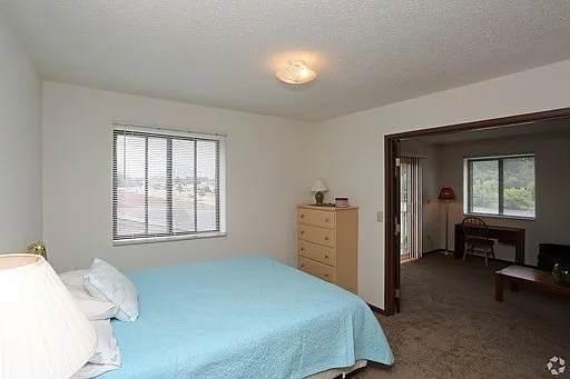 Island Place Apartments - On the River — Photo 28