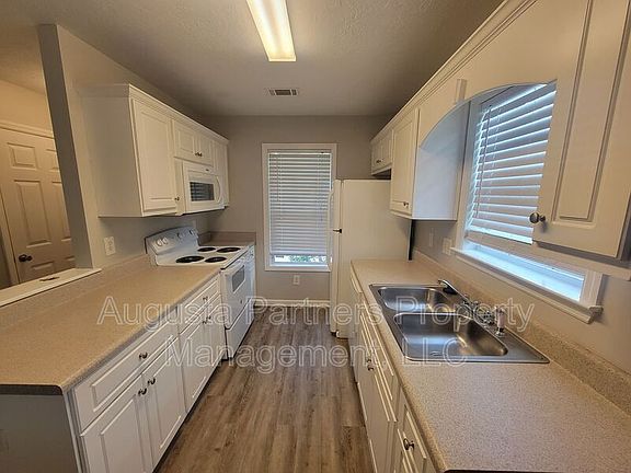 5th image of 1234 Longpoint Dr