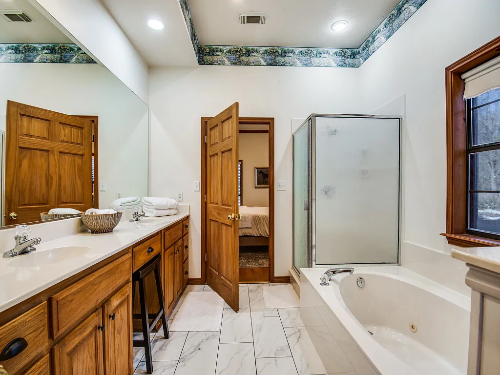 4 bed, 2731 sqft, $3,950 — Photo 3