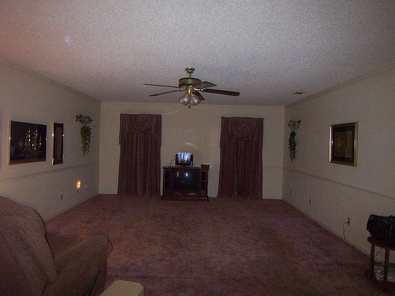 3rd image of 1141 Leawood St