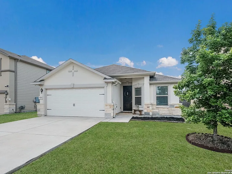 6824 Dashmoor Crk — Photo 1