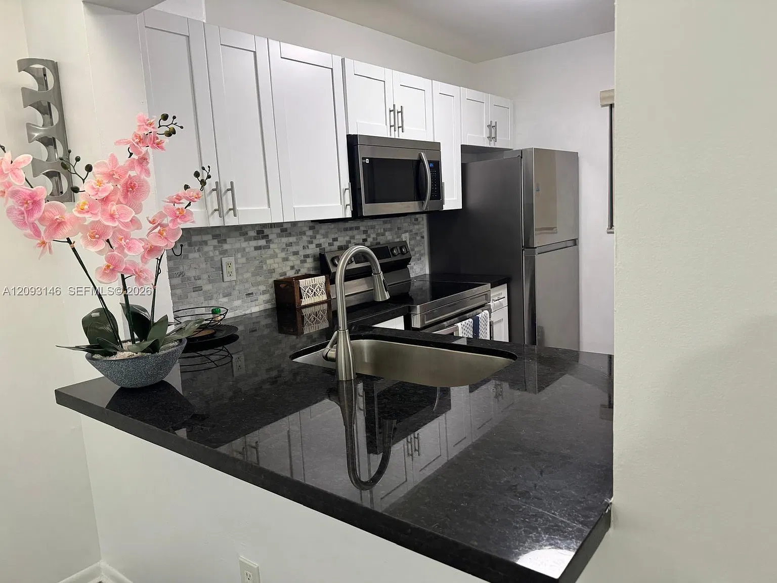 2 bed, 770 sqft, $2,200 — Photo 4
