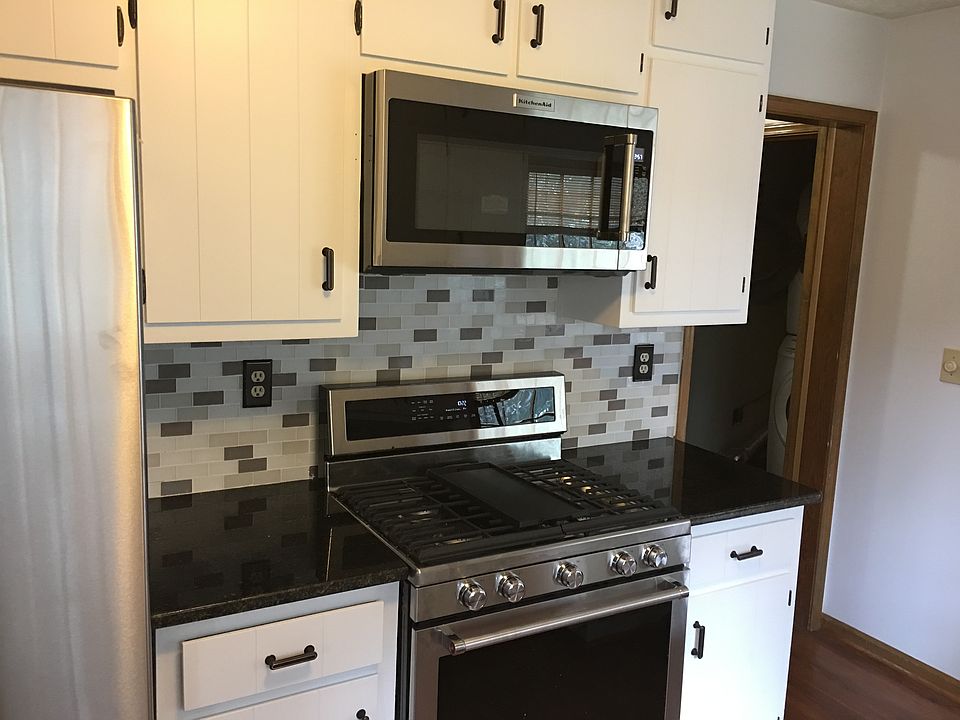 2nd image of 1013 Jonathan Ln