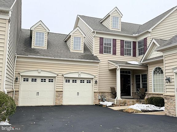 2nd image of 812 E Kennedy Rd