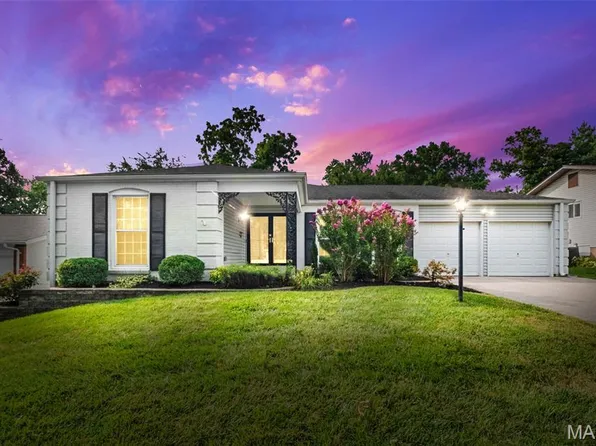 11682 Holly Springs Dr, Saint Louis, MO 63146