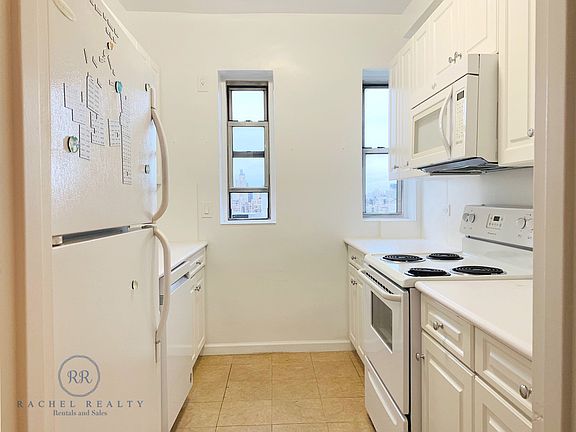 3rd image of 5 W 86th St APT 19B