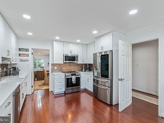 5th image of 11404 Dorchester Ln