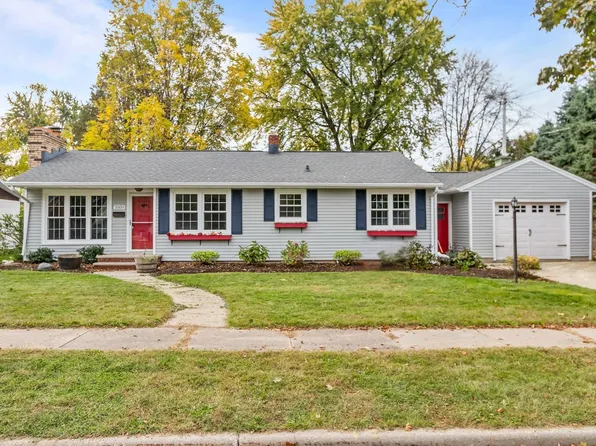 1009 Jefferson Pl, Kimberly, WI 54136