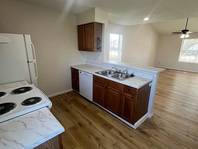 2509 Carnation Dr — Photo 6