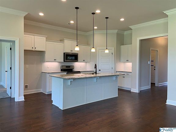 3rd image of 100 Elledge Farm Dr