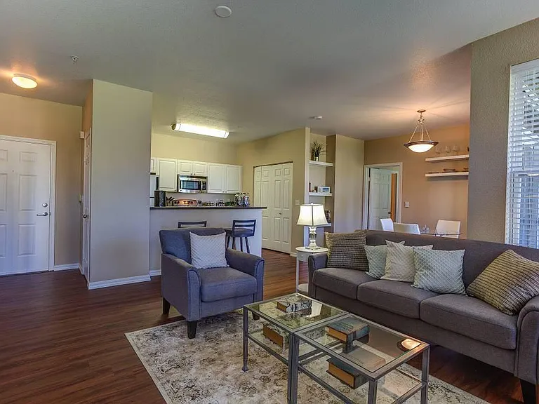 Commons at Verandas in Tanasbourne Apartments — Photo 17