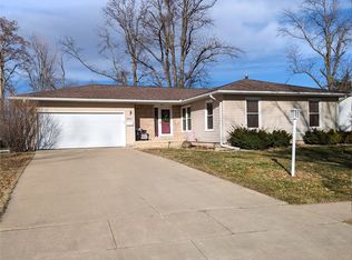 2450 Kilimanjaro Dr NE, Cedar Rapids, IA 52402