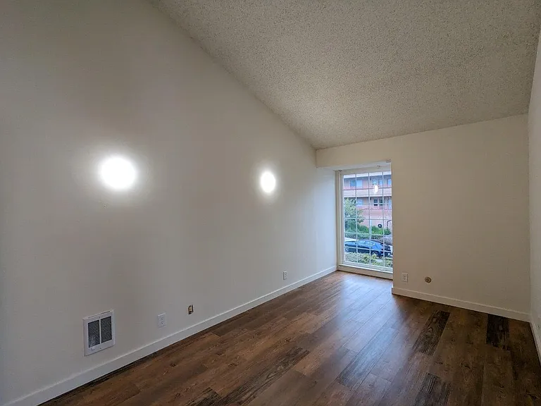 Oxford-Cedar Apartments — Photo 23