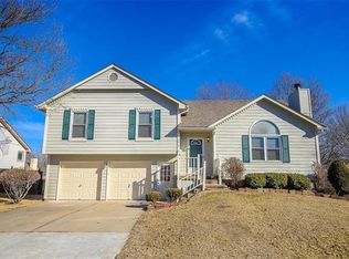1613 NE Auburn Dr, Lees Summit, MO 64086