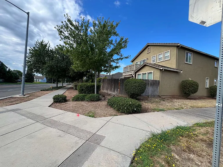 3892 Colma Ave — Photo 31