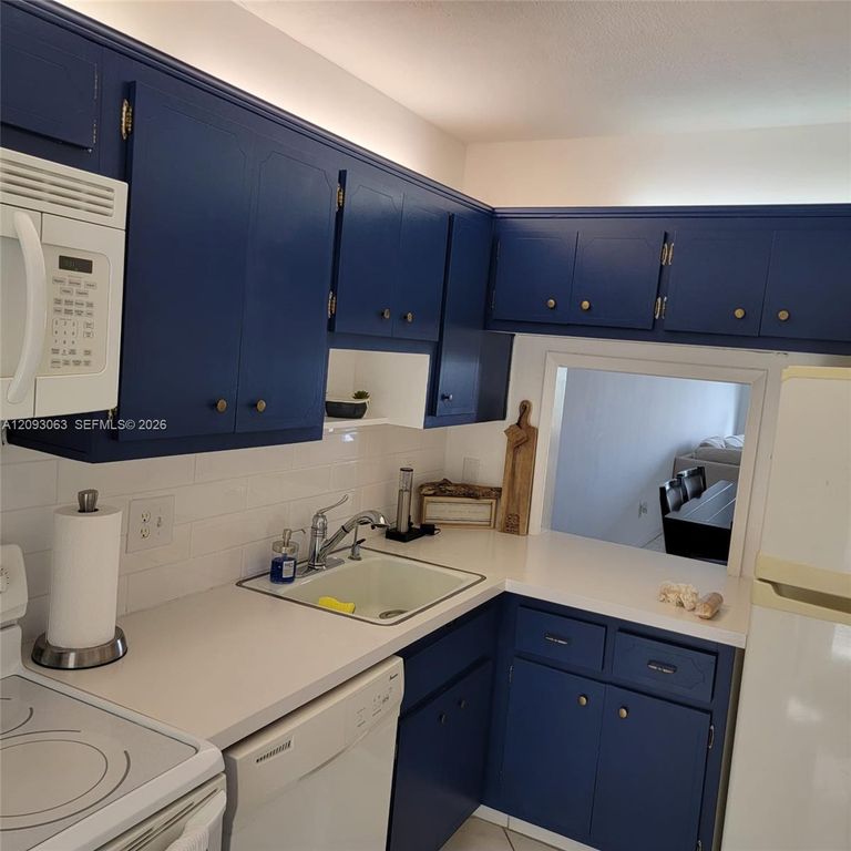 2731 NE 14th Street Cswy APT 636, photo 9