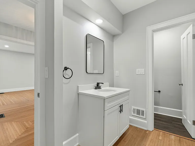 2978 Wardall Ave — Photo 28