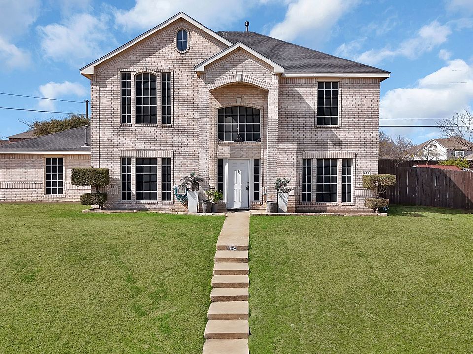 1st image of 745 Woodridge Dr