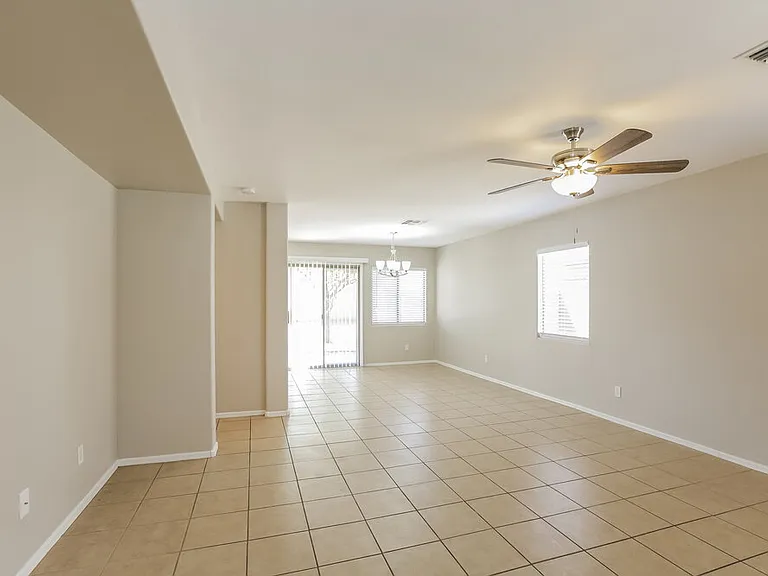 1629 W Burgess Ln — Photo 4