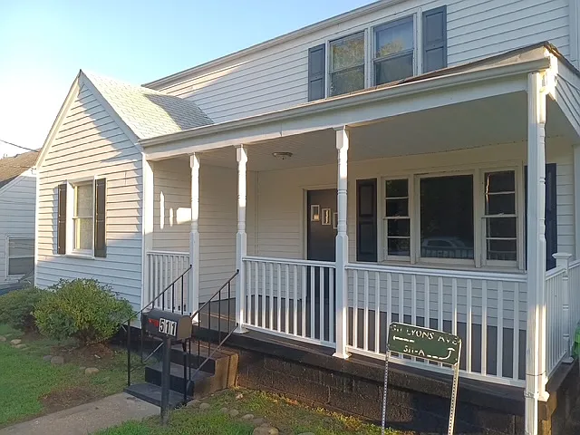 2 bed, 1000 sqft, $1,300 — Photo 1