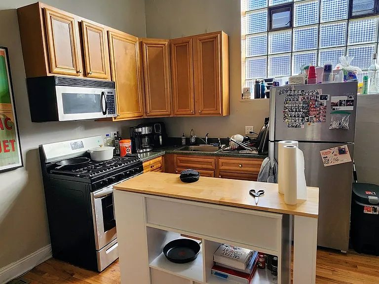 901 N Leavitt St #1 — Photo 1