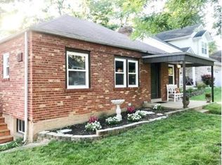 2812 Raritan Dr, Saint Louis, MO 63119