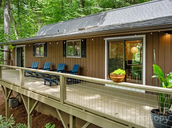 30 Hawktree Ln, Waynesville, NC 28786