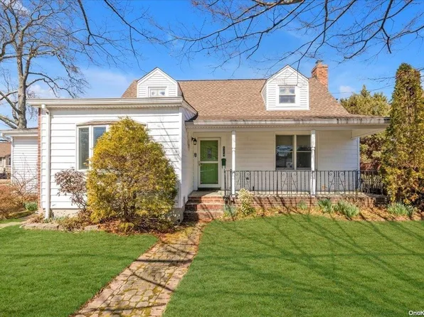 524 Ardsley Boulevard, Garden City South, NY 11530