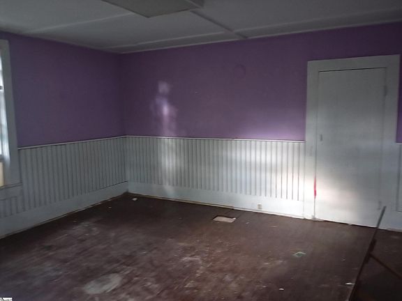 4th image of 107 Academy St