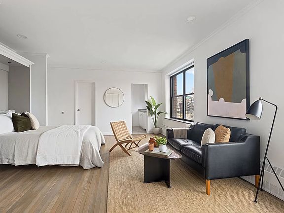 2nd image of 104 W 70th St APT 11F