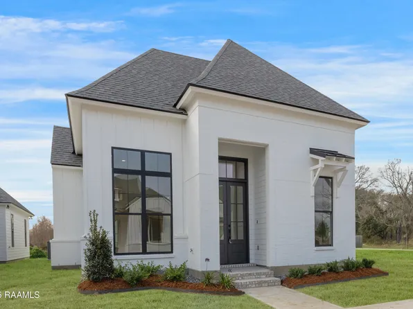 111 Shadow Bend Dr, Broussard, LA 70518