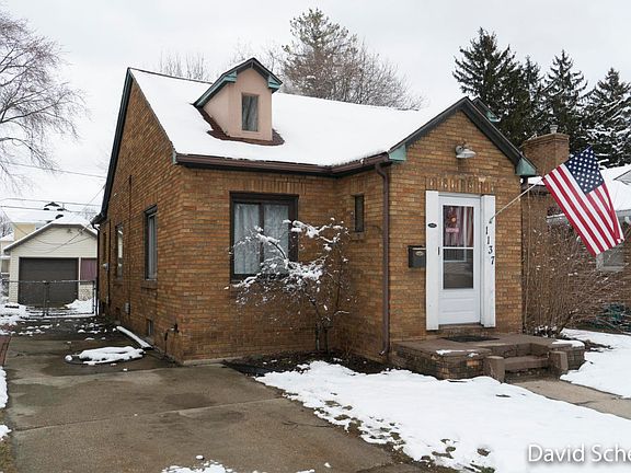 2nd image of 1137 Lake Michigan Dr NW