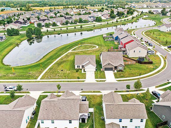 2nd image of 143 Winding Brook Way