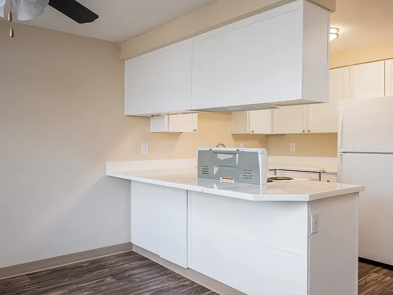 Amber Court Apartments — Photo 19