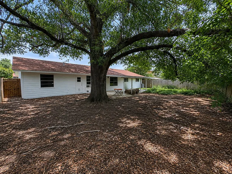 6310 Robin Frst — Photo 2
