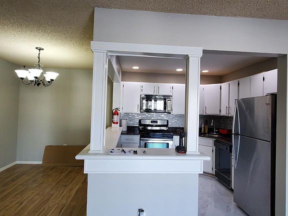 3rd image of 261 Kempsey Dr