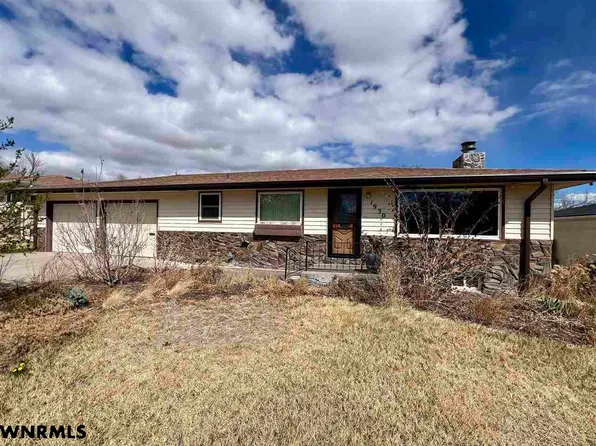 1930 Aspen St, Gering, NE 69341