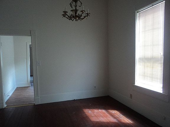 4th image of 207 Schrimscher St