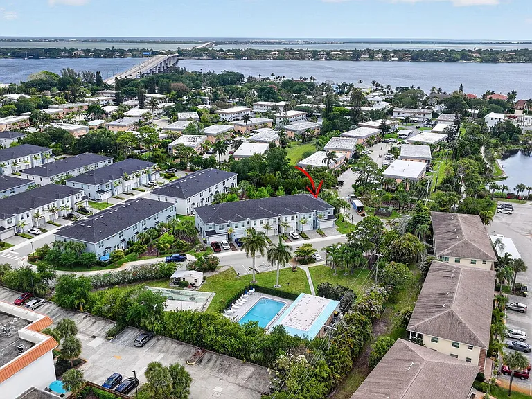 1887 SE Ocean Cove Way — Photo 46