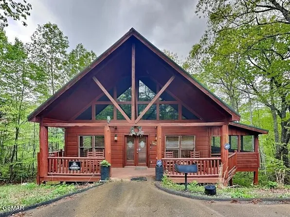 2306 Pine Cir, Sevierville, TN 37876