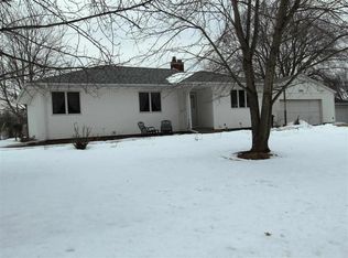 2911 Scenic Dr, Cedar Falls, IA 50613