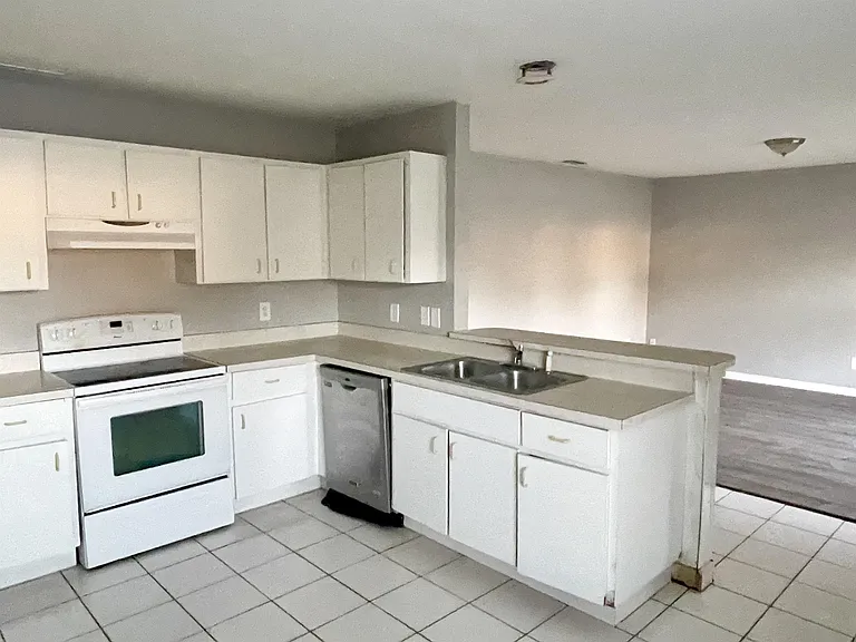 EAT IN KITCHEN