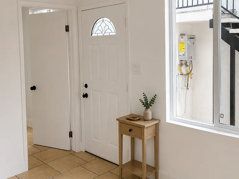 4072 1/2 W Century Blvd #1/2 — Photo 2
