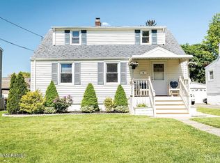 61 2nd St, Edison, NJ 08837