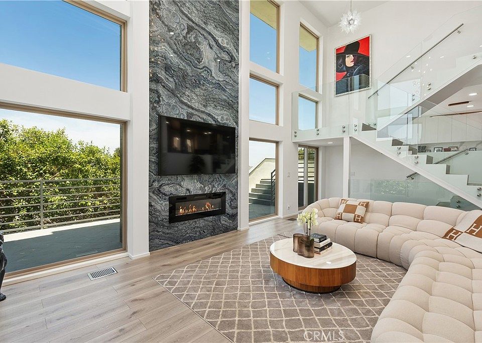 3539 Alana Dr, Sherman Oaks, CA 91403 | MLS #SR26122410 | Zillow