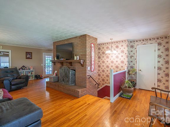 4th image of 44446 Field Rd