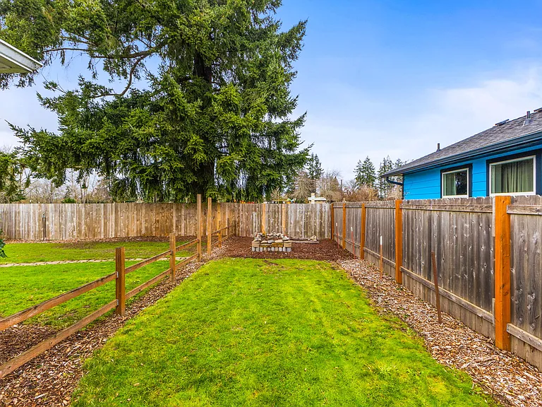 235 Riviera Dr NE — Photo 19