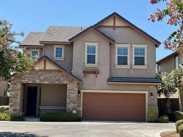 4305 W Pinsapo Dr, Fresno, CA 93722