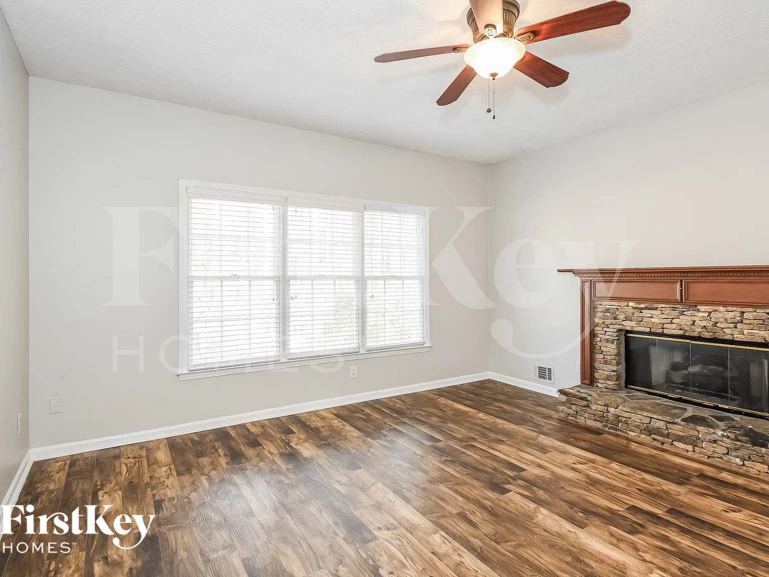 3 bed, 3.0 bath, 2592 sqft, $2,850 — Photo 2